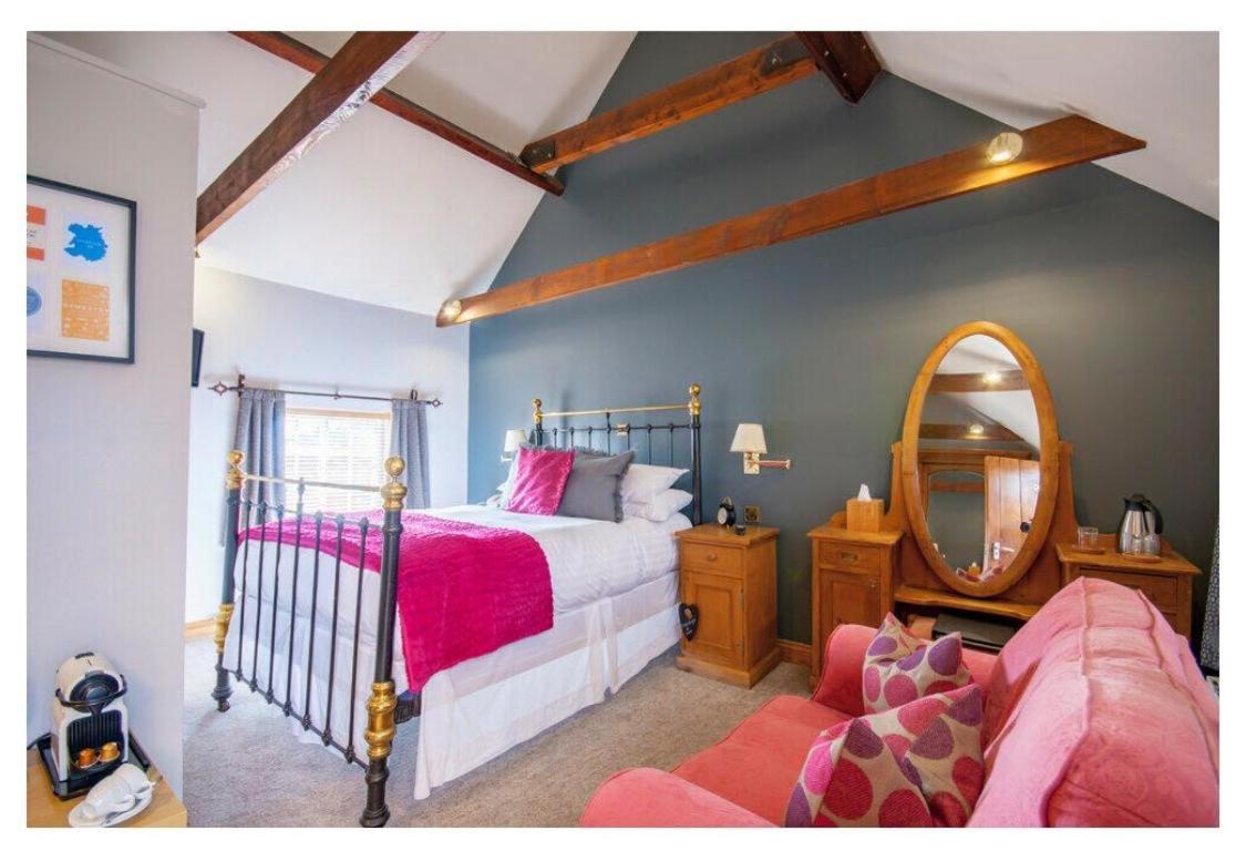 Sebastians Hotell Oswestry Eksteriør bilde